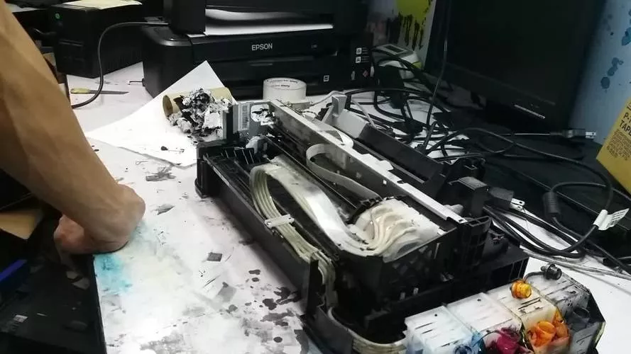 电脑组装显示器黑屏怎么办