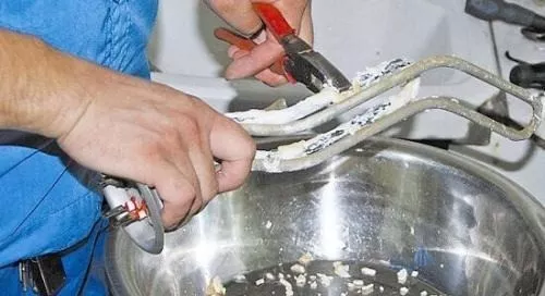 电脑组装显示器黑屏怎么办