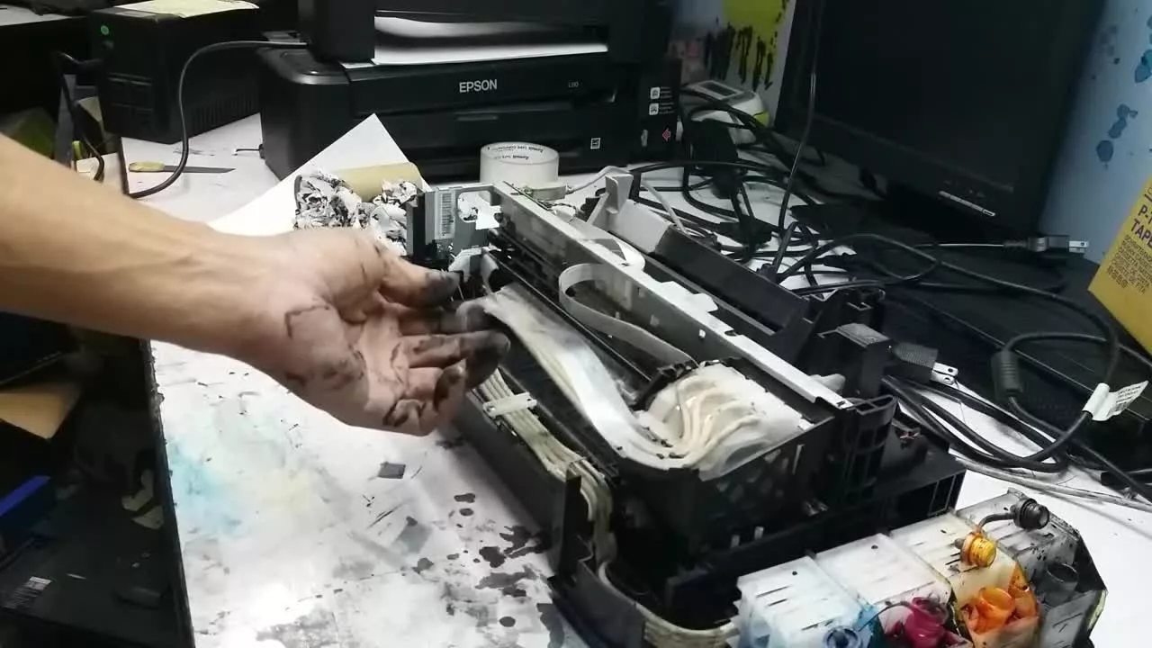 电脑组装显示器黑屏怎么办