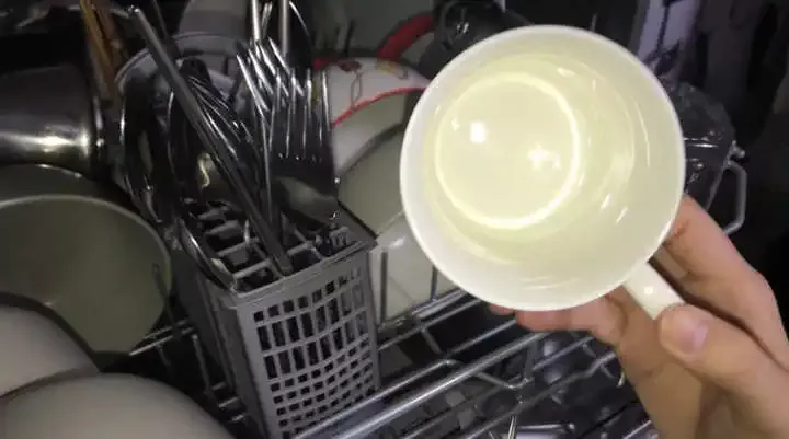 洗碗机下面有油怎么处理