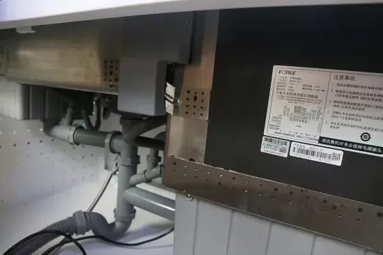 电脑组装显示器黑屏怎么办