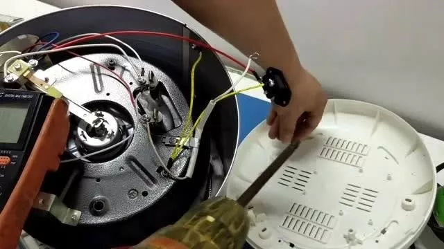 电脑组装显示器黑屏怎么办