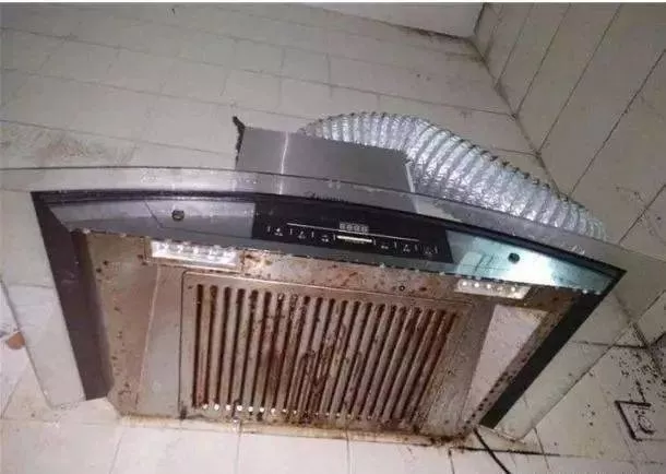 电脑组装显示器黑屏怎么办