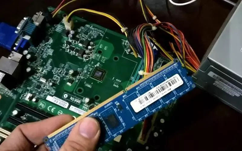 电脑组装显示器黑屏怎么办