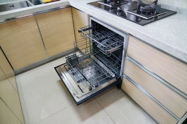 电脑组装显示器黑屏怎么办