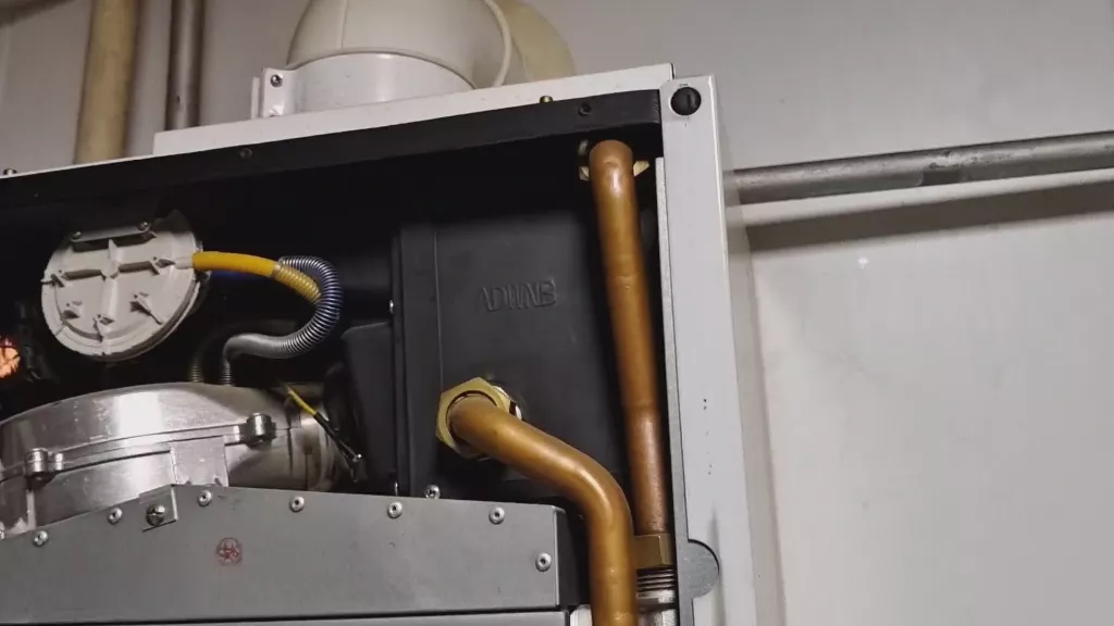 电脑组装显示器黑屏怎么办