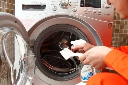 清洗滚筒洗衣机的方法