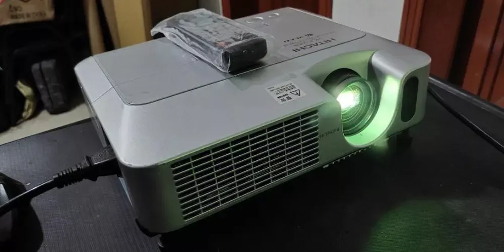 投影仪开机有反应怎么办