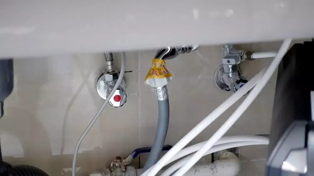 电脑组装显示器黑屏怎么办