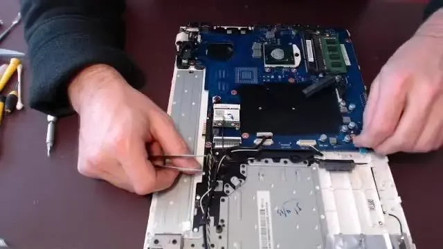 华硕笔记本电脑的风扇坏了怎么修