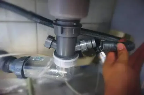 电脑组装显示器黑屏怎么办