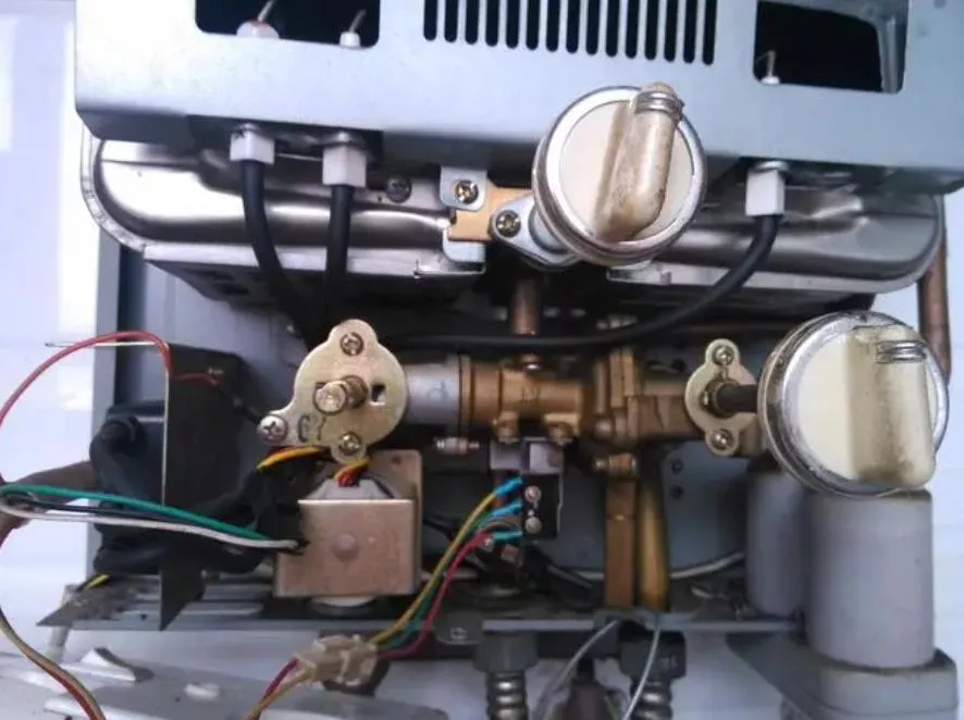 电脑组装显示器黑屏怎么办