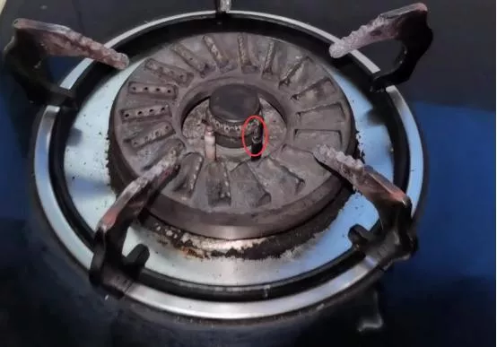 燃气灶自己会熄火吗怎么修