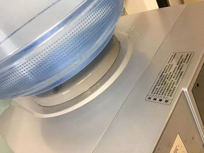 饮水机储水处漏水怎么办