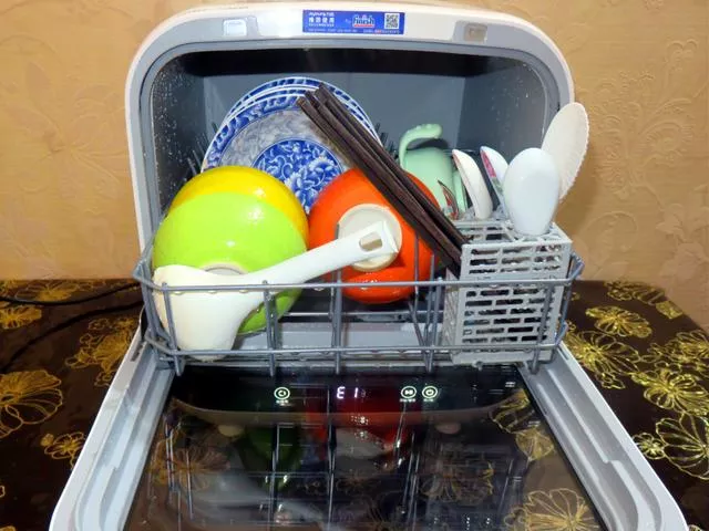 电脑组装显示器黑屏怎么办