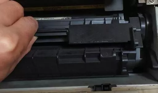 电脑组装显示器黑屏怎么办